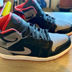 Nike Jordan 1 Mid SE Black/Gray/Red ‘Bred Shadow’ Sneakers - Sz 10.5 Men’s - AJ1